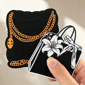 Mini <span class=keywords><strong>Toppe</strong></span> Ricamate Personalizzate con Logo a Forma di Cuore, Farfalla e Fiore per Vestiti, Borse e Cappelli - Product Image 5