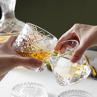 Ensemble de carafe à vin rotative de luxe en gros, distributeur de vin en verre de luxe léger avec boîte cadeau, design de carafe rotative