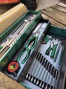 Grüner 85-teiliger Werkzeugsatz Mehrschichtiger Professioneller Werkzeugkasten Komplettes Hardware-Set mit Steckschlüsseln, Schraubenschlüsseln & Zangen - Product Image 2