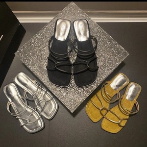 Sandales plates argentées style français pour femme, nouvelle collection 2026, sandales d'extérieur tendance au charme féerique - Product Image 4