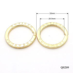 Anillo plano de latón cepillado antiguo de 30 mm con logo personalizado estampado, tipo llavero de alambre de <span class=keywords><strong>hierro</strong></span>. - Product Image 4