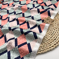 Olyester-tela satinada con estampado digital, tejido de satén con patrón geométrico, tacto suave y sedoso para vestido o pantalón