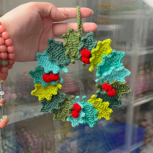 Motif de feuille de houx de Noël en laine au Crochet fait à la main unique et décor de baies rouges vives pour les cadeaux de Festival de voiture à la maison - Product Image 1