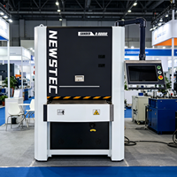 Machine de découpe laser à bande large de 630 mm à 1600 mm avec table à vide, capable de satinage, ponçage et polissage de l'acier inoxydable