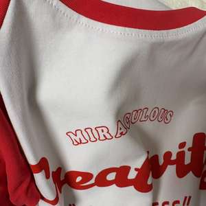 เสื้อผ้าผู้หญิง2ชิ้นชุดเสื้อยืดและกางเกงลายทางแขนยาวพิมพ์ลายตัวอักษรแนวสปอร์ต - Product Image 3