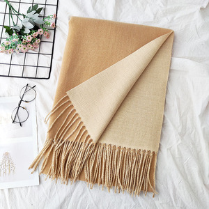 Écharpe longue pour <span class=keywords><strong>femme</strong></span> populaire sur <span class=keywords><strong>Amazon</strong></span>, double face, deux couleurs, épaisse, imitation cachemire uni, pour le printemps, commande commerciale - Product Image 2