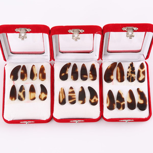 เล็บปลอมเรซิ่น ความยาวปานกลาง แบบกดติด 12 ชิ้น บรรจุกล่อง - Product Image 3