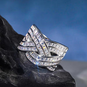 Bague en diamant T0810 en or blanc, taille baguette, couleur G naturelle, bijoux de mariage de luxe pour femmes - Product Image 6