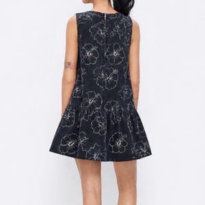 Robe mini décontractée en jean à col en V noué, coupe trapèze ample, imprimé plage personnalisé pour femme - Product Image 4