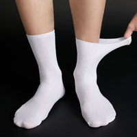 Chaussettes d'équipage à coupe ample extra larges en coton jetable médical blanc pour le vol de voyage enceinte d'opération d'hôpital d'infirmière