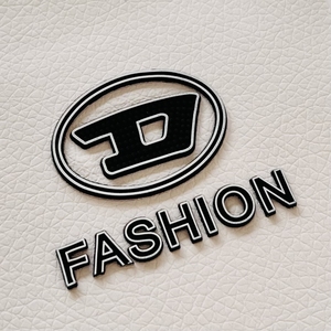 <span class=keywords><strong>Stampa</strong></span> Personalizzata all'Ingrosso di Adesivi con Logo <span class=keywords><strong>3D</strong></span> in Silicone e <span class=keywords><strong>Gomma</strong></span> Spazzolata a Rilievo di Alta Qualità, Vinile Termoadesivo <span class=keywords><strong>3D</strong></span> per Indumenti e Abbigliamento - Product Image 2