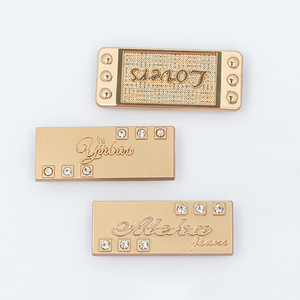 Etichetta e targhetta in metallo fatta <span class=keywords><strong>a</strong></span> <span class=keywords><strong>mano</strong></span> personalizzata <span class=keywords><strong>per</strong></span> la borsa accessori <span class=keywords><strong>per</strong></span> sciarpe con Logo con cinturino Patch in rilievo con indumento stampato Jeans - Product Image 4