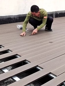 <span class=keywords><strong>Piastrelle</strong></span> per Pavimentazione Esterna in WPC Durevole, Impermeabili e Antiscivolo, Composte in Legno e Plastica per Giardino, Piscina e Terrazza - Product Image 5