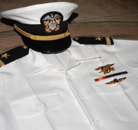 Tenue de pilote d'avion blanche ISO Factory, chemise et pantalon, uniformes maritimes personnalisés, tenue d'été à manches courtes brodée pour hommes de l'Académie navale