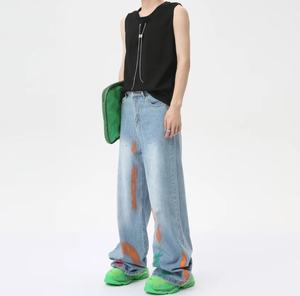 Pantalones vaqueros sueltos para <span class=keywords><strong>hombre</strong></span> con grafiti con personalidad de estilo americano, pantalones vaqueros de pierna ancha pesados con logotipo de garabatos personalizados para <span class=keywords><strong>hombre</strong></span> - Product Image 4