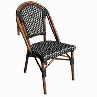 Chaise de bistrot empilable en rotin plat PE avec finition bois en aluminium pour café et restaurant
