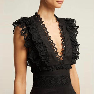Robe d'été noire brodée et en dentelle à col en V profond, coupe ajustée, à volants, en coton, sur mesure, pour soirée, collection 2026 - Product Image 4