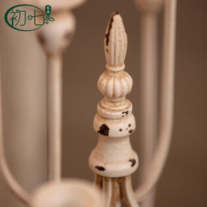 Candelabro Romántico Francés, Adorno Decorativo de Hierro Vintage, Base Cuadrada, Accesorio para Fotografía de Bodas, Color Blanco Claro - Product Image 3