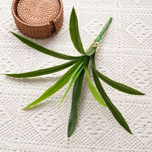 ใบไซมบิเดียมประดิษฐ์สีเขียวจาก CallaFloral ทำจาก PVC สำหรับตกแต่งงานแต่งงาน วัสดุงานฝีมือสุดฮิต ขายส่งข้ามพรมแดน - Product Image 3