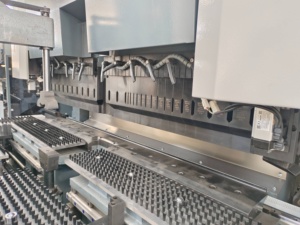 Tủ CNC tấm Máy uốn servo tự động Bảng điều chỉnh <span class=keywords><strong>Bender</strong></span> Máy gấp cho kim loại - Product Image 3