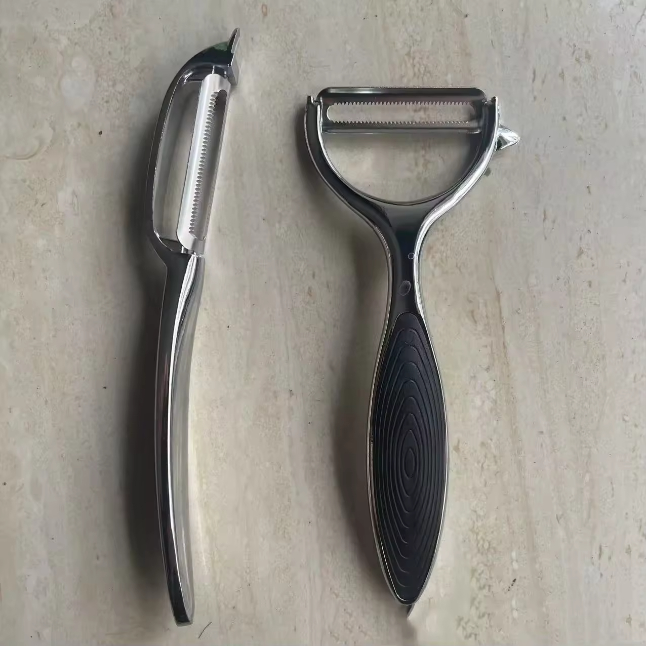 Dents en forme de Y + dents arquées noires