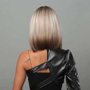 Peluca sintética de estilo europeo americano, la más vendida transfronteriza, hecha a máquina, para mujer, con flequillo, degradado gris, pelo corto, corte bobo. - Product Image 4