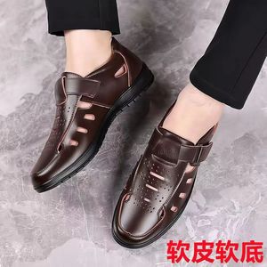 Sommerliche, leichte und rutschfeste Sandalen aus echtem Leder für Herren – atmungsaktive Freizeitschuhe mit weicher Sohle für mittlere und ältere Menschen - Product Image 5