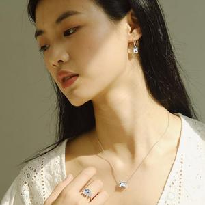 Élégante bague <span class=keywords><strong>solitaire</strong></span> <span class=keywords><strong>en</strong></span> zircone cubique pour elle - Style doré à l’or 10 carats - Product Image 5