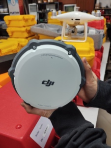 Equipo de Topografía DJI D-RTK3 Base GPS/GNSS RTK de Alta Fiabilidad con Software, Resistente al Agua IP68, 5G/WiFi/Bluetooth, Batería de 6500mAh - Product Image 4