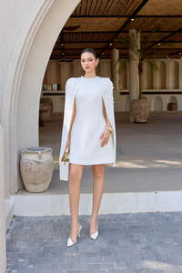 Minivestido con capa, estilo elegante y lujoso para dama, tela blanca - Product Image 6
