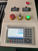 Machine de gravure laser CO2 CNC automatique 100W, zone de travail 7050, logo personnalisé pour la gravure du bois, de l'acrylique, du verre et du cuir