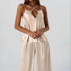 Ensemble de pyjama en satin de polyester pour femme, haut de pyjama à bretelles spaghetti croisées et pantalon large, ensemble de nuit en fausse soie pour femme - Product Image 3