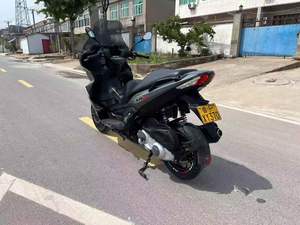 <span class=keywords><strong>Scooter</strong></span> Maxi <span class=keywords><strong>Aprilia</strong></span> SR Max 250 GT HPE 26HP avec transmission CVT, éclairage LED, écran TFT, démarrage sans clé pour les trajets quotidiens et les voyages - Product Image 4