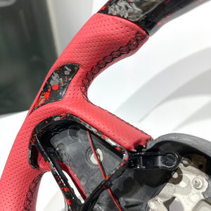 Volante Sportivo in Fibra di Carbonio Forgiata Rossa con Pelle Traforata e LED, Adatto per Dodge Challenger Charger RT Durango SRT - Product Image 3
