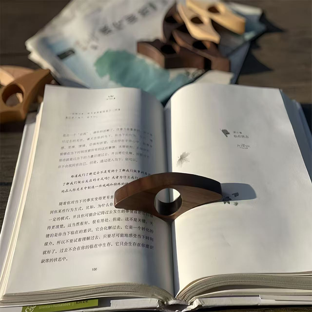 Wooden Reading Page Clip Book Presser Wooden Book Reading One Hand Reading Bookmark Solid Wood Thumb Book Stand