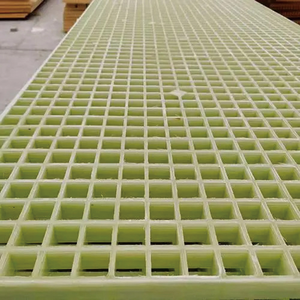 Panel de Rejilla de FRP Anticorrosión 30*30, 38*38, 40*40, 50*50mm, Rejilla de Fibra de Vidrio para Pasarelas de Granjas de Cerdos y Lavaderos de Autos - Product Image 4