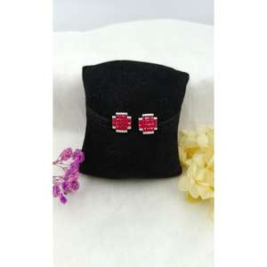 Pendientes de plata oxidada de aspecto vintage hechos a mano con accesorio festivo de diamantes - Product Image 1