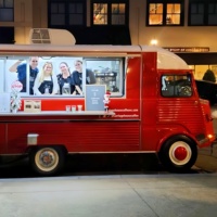 Camion de restauration mobile électrique en aluminium de style vintage avec cuisine complète, camion à glaces et à café
