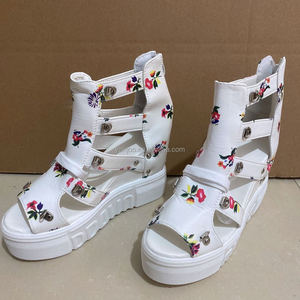 รองเท้าส้นเตารีดแบบสวมเปิดนิ้วเท้าลายดอกไม้แฟชั่นใหม่สำหรับผู้หญิง - Product Image 4