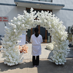 Arco de Flores de Cerezo Blanco Personalizable de 2.2 Metros de Altura, Decoración para Eventos, Fiestas, Escenarios, Bodas, Fondo de Escenario - Product Image 1