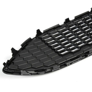 Grille de pare-chocs avant en nid d'abeille pour Ford Focus, en plastique ABS noir, compatible avec les modèles 2015 - Product Image 2