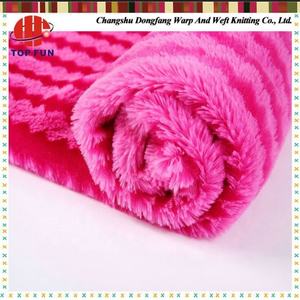 Usine personnalisé de haute qualité à poils bas tissu en <span class=keywords><strong>peluche</strong></span> 3D Plaid Jacquard fausse fourrure de lapin tissu en <span class=keywords><strong>peluche</strong></span> de couleur unie pour les vêtements - Product Image 4