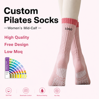 Chaussettes de Pilates pour femmes de haute qualité avec logo personnalisé, couleurs variées, respirantes, confortables, chaussettes de yoga, chaussettes de sport en coton, antidérapantes, avec grip, OEM