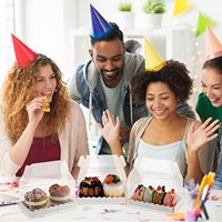 Boîtes d'emballage portables transparentes en PET recyclé avec poignée pour petits gâteaux et desserts, revêtement UV, forme spéciale, pour produits alimentaires et animaux de compagnie