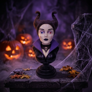Statue de sorcière froide-cœur, idéale pour la décoration sur le thème d'Halloween - Product Image 1