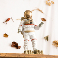 Statue d'astronaute en résine, ornement de bureau cool pour la décoration de la maison et du bureau, cadeau de collection