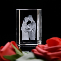 Cube de cristal sculpté en 3D personnalisé en usine Cadeaux de vacances, Cadeaux de remise des diplômes, Souvenirs d'entreprise