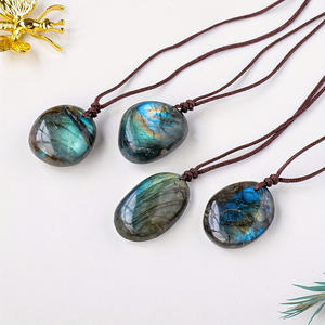 Collier pendentif rond en labradorite, bijoux bohèmes élégants, idéal pour la Saint-Valentin, pour hommes et femmes - Product Image 5