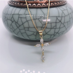 Collar con Colgante de Cruz Religiosa de Oro con Diamantes para Mujer, Joyería de <span class=keywords><strong>Fe</strong></span>, <span class=keywords><strong>Esperanza</strong></span> y Creencia, Collar de Moda con Cruz de Diamantes - Product Image 5