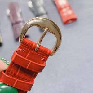 Nouvelle montre en diamant arc-en-ciel avec bracelet rouge et design élégant - Product Image 4